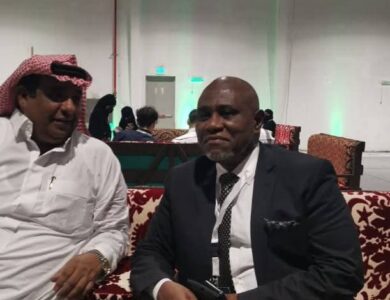 عدد من أصحاب المعالي والسعادة وأعضاء السلك الدبلوماسي في زيارة لجناح متحف صلح الحديبية بغرفة مكة