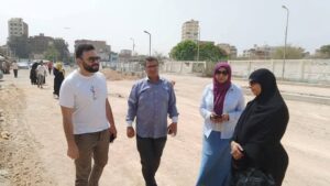 رئيس حي الأربعين في جولة تفقدية لمتابعة أعمال التطوير والرصف بشارع الروض بالسويس