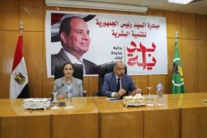 محافظ المنيا خلال لقائه بوفد اللجنة الوطنية التنسيقية لمكافحة الهجرة غير الشرعية والإتجار بالبشر.