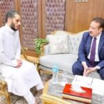 محافظ المنوفية يلتقي حالة انسانية تعاني من ظروف صحية .
