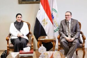 رئيس "التنظيم والإدارة" يبحث مع "القومي للطفولة" تعزيز التعاون في مراجعة الهيكل التنظيمي للمجلس ولوائحه الإدارية 