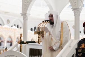 الدكتور ⁧‫بندر بليلة‬⁩ في خطبة الجمعة بالمسجد الحرام:“سلِّموا أموركم لله، فإن البلاء يوقظ القلوب، والدعاء الصادق مفتاح الرحمة.”