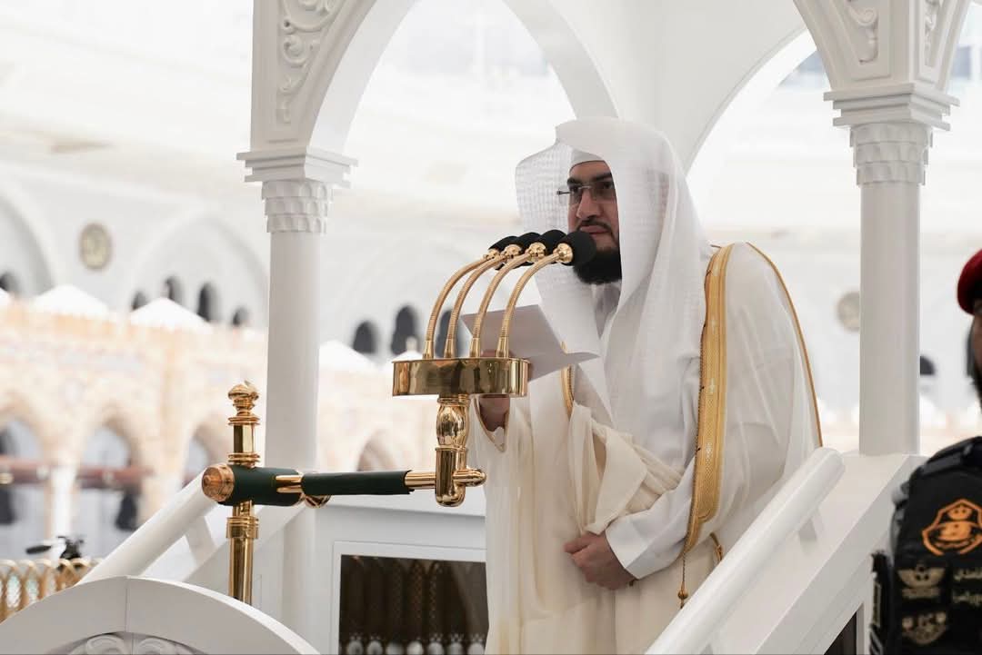 الدكتور ⁧‫بندر بليلة‬⁩ في خطبة الجمعة بالمسجد الحرام:“سلِّموا أموركم لله، فإن البلاء يوقظ القلوب، والدعاء الصادق مفتاح الرحمة.”