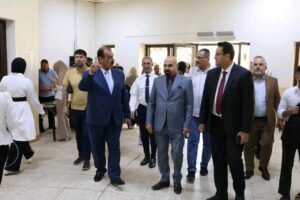 مساعد رئيس الجامعة المستنصرية للشؤون الادارية يزور كلية طب المستنصرية