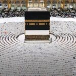 مشاهد روحانية في المسجد الحرام… الإحرام يُوحّد القلوب وصفوف المصلين تنبض بالطاعة