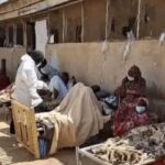 الكوليرا تفتك بالسودانيين ويتلقون العلاج بالشوارع قلب الحدث