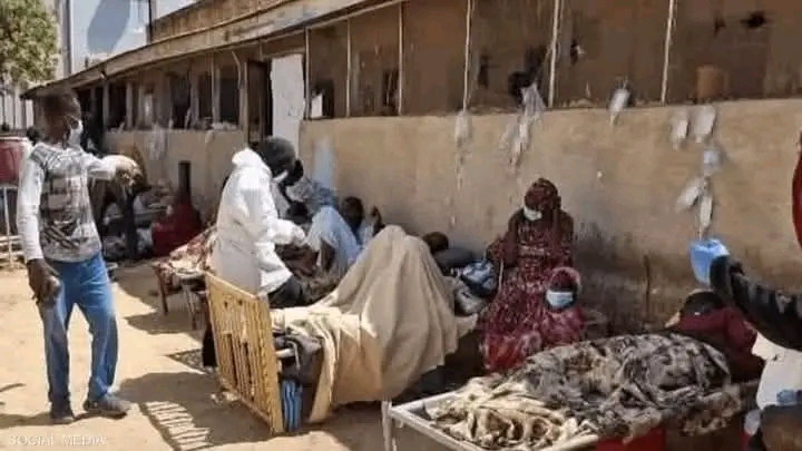 الكوليرا تفتك بالسودانيين ويتلقون العلاج بالشوارع قلب الحدث