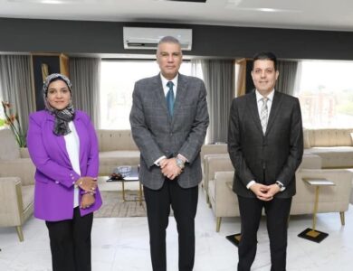 محافظ أسوان فى لقاءه مع مسئولى صندوق مكافحة وعلاج الإدمان ..