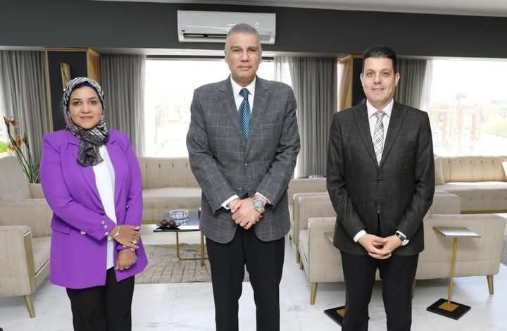 محافظ أسوان فى لقاءه مع مسئولى صندوق مكافحة وعلاج الإدمان ..