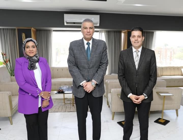 محافظ أسوان فى لقاءه مع مسئولى صندوق مكافحة وعلاج الإدمان ..