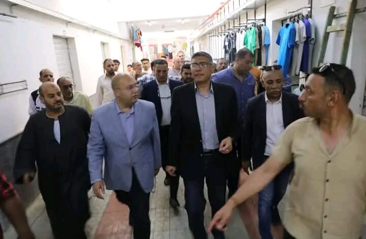 بديلاً عن الاسواق العشوائية بمنطقة المزلقان محافظ الجيزة يتفقد سوق العياط الحضاري بعد تسكين الباعة الجائلين