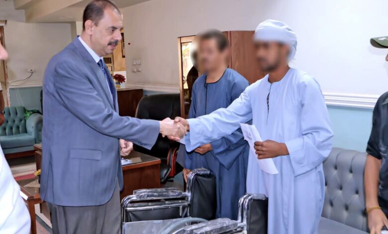 محافظ سوهاج يعقد اللقاء الجماهيري الأسبوعي ويُسلم كراسي متحركة لذوي الإعاقة