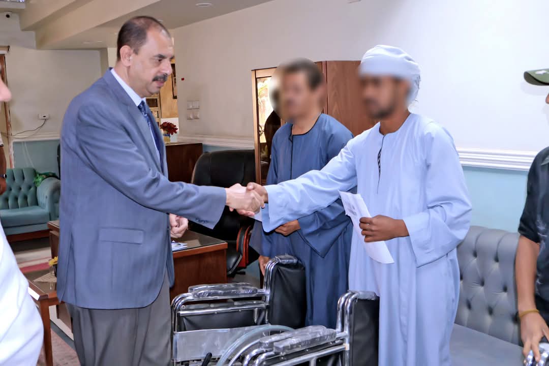 محافظ سوهاج يعقد اللقاء الجماهيري الأسبوعي ويُسلم كراسي متحركة لذوي الإعاقة