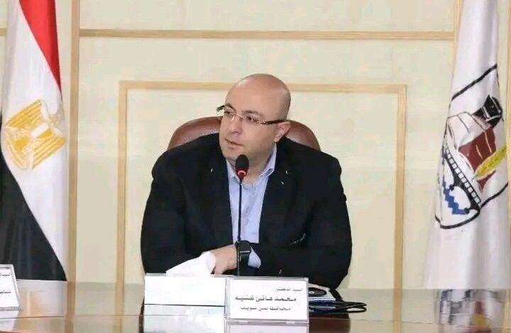 محافظ بني سويف يتابع تنفيذ التوجيهات بشأن حلول مشاكل ومطالب المواطنين