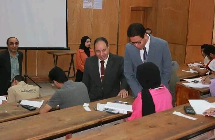 رئيس جامعة بنها يتفقد سير الامتحانات بكلية الهندسة بشبرا.