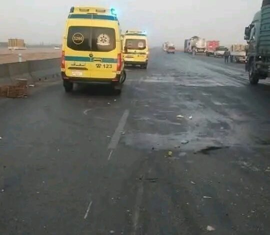 مصرع شخص وإصابة 3 في حادث انقلاب ميكروباص بطريق الفيوم الصحراوي