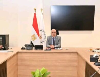 وزير الري يبحث نتائج الدراسة البحثية "لتحديد مواقع الآبار الجوفية المخالفة