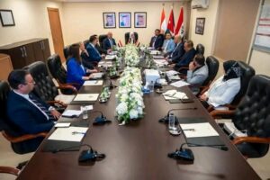 وزير الصناعة يشارك في فعاليات الاجتماع الدوري للجمعية العمومية لشركة الجسر العربي