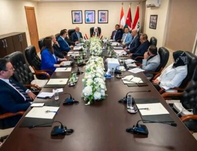 وزير الصناعة يشارك في فعاليات الاجتماع الدوري للجمعية العمومية لشركة الجسر العربي