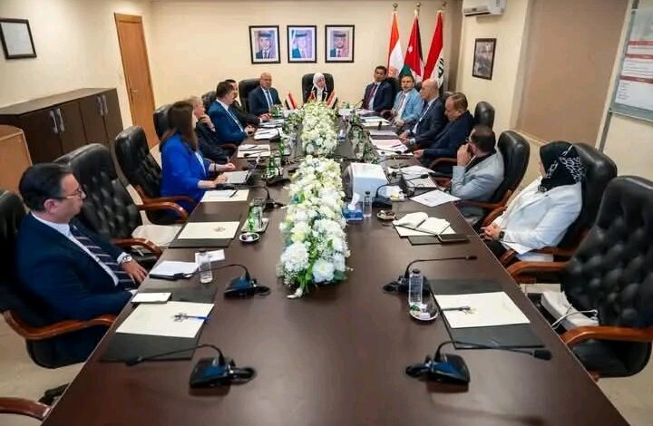 وزير الصناعة يشارك في فعاليات الاجتماع الدوري للجمعية العمومية لشركة الجسر العربي