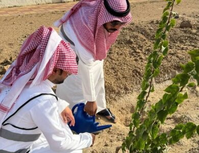 “بيئة رنية” تنفذ مبادرتي سقيا المزروعات وتوزيع المياه على المساجد ضمن جهودها لتعزيز الاستدامة
