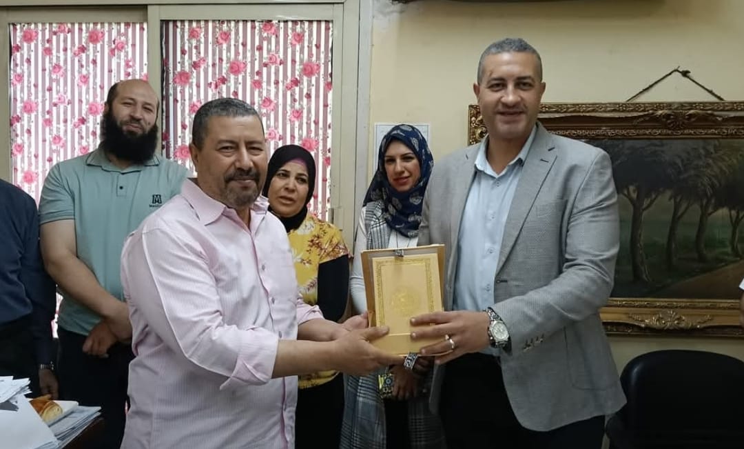 تأمين صحي القليوبية يكريم محمود حمدى لبلوغه سن التقاعد