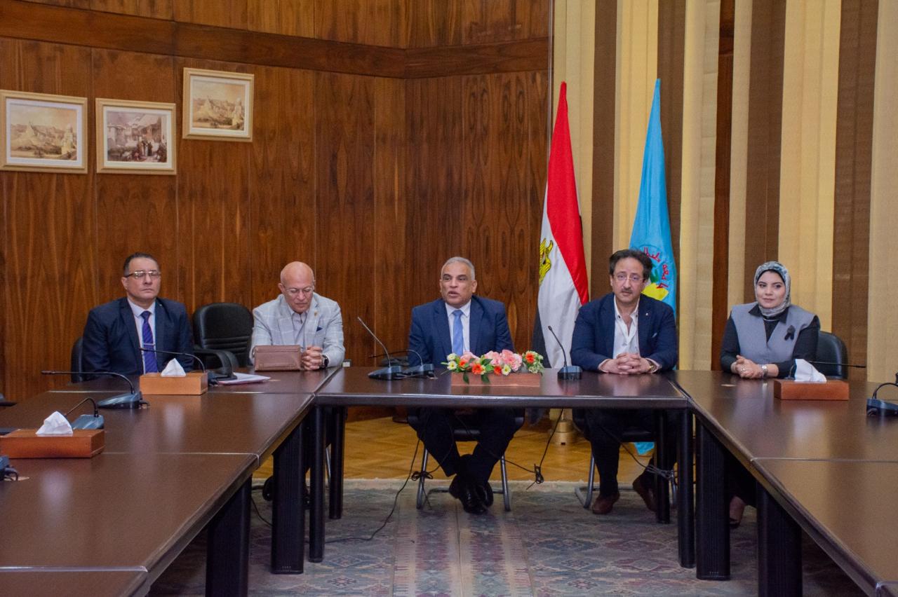 نجاح الدورة المجانية لتعليم الحياكة والتطريز بجامعة طنطا