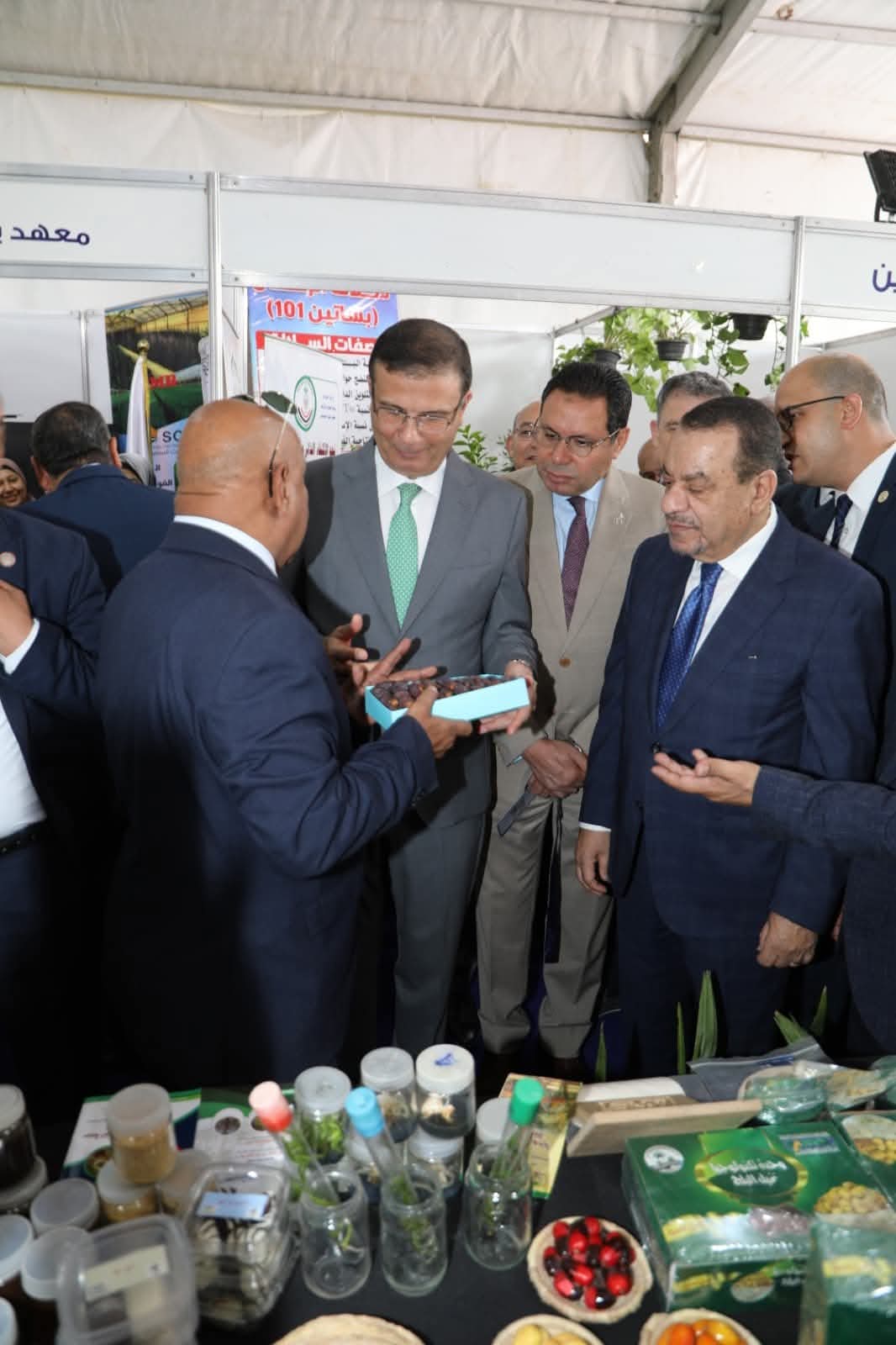 وزير الزراعة يفتتح المعرض والمؤتمر الأول لمركز البحوث الزراعية حول الابتكار وريادة الأعمال