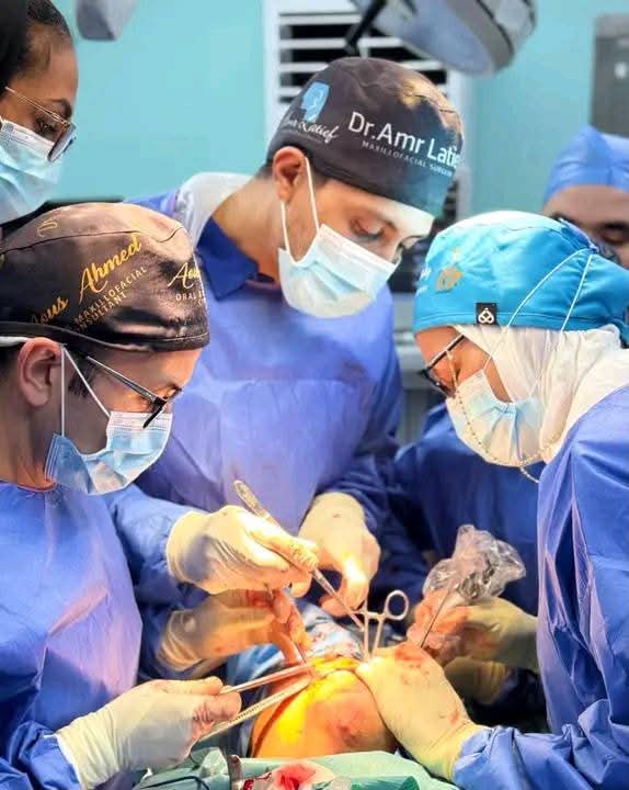 «الصحة» تعلن نجاح جراحة دقيقة لإزالة ورم من فك مريضة بمستشفى الشيخ زايد التخصصي