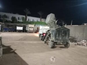 "محافظ الأقصر" يوجه بإيقاف أعمال بناء مخالف والتحفظ على "خلاطة خرسانة"