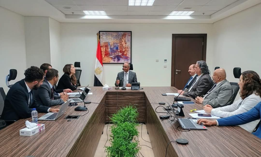 نائب وزير الإسكان يستقبل بعثة الوكالة الفرنسية للتنمية لبحث مجالات التعاون