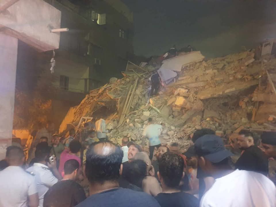 أول صور لانهيار عقار ال 7 طوابق بالسيدة زينب