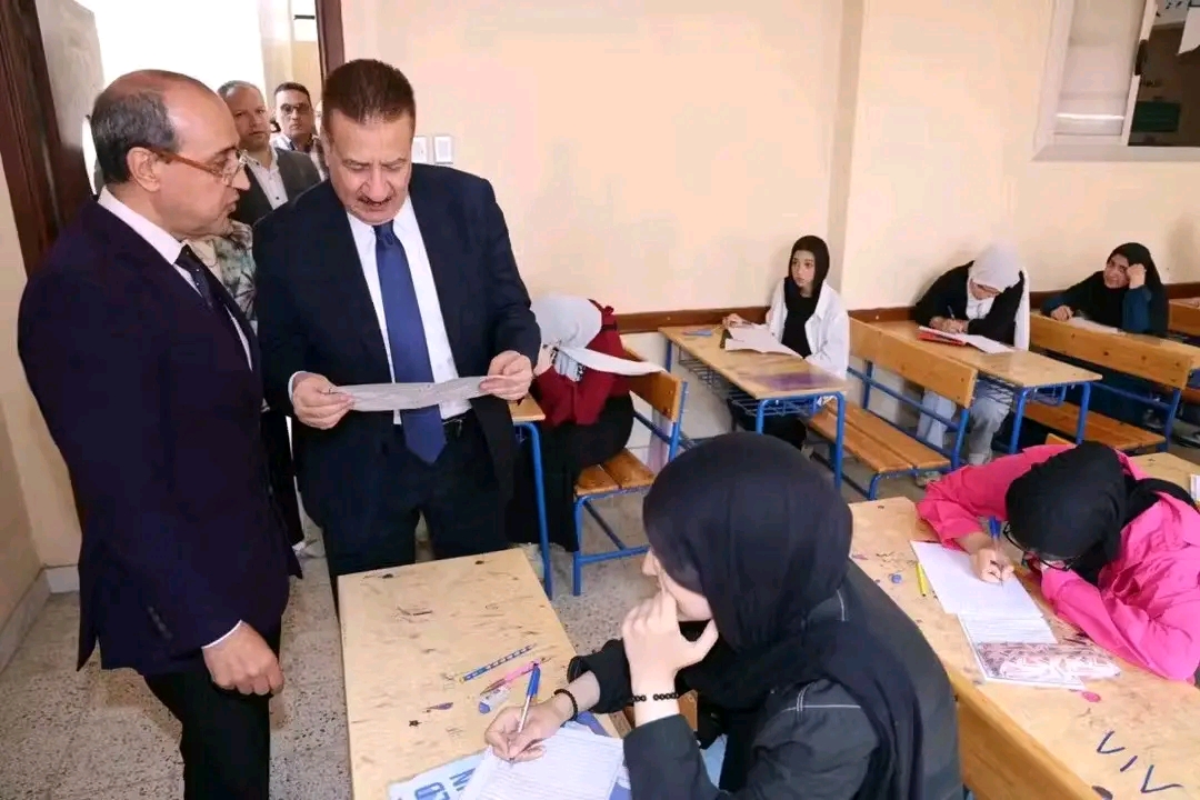 في ثاني أيام امتحانات الإعدادية.. محافظ المنوفية يتفقد اللجان ويوزع دعمًا إنسانيًا لعمال المدارس