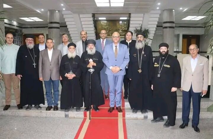 محافظ القليوبية يستقبل الانبا مكسيموس مطران بنها
