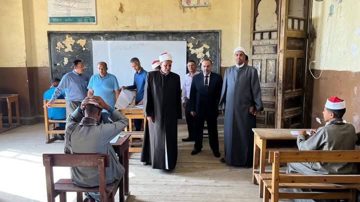 محافظ أسيوط يتفقد سير امتحانات الثانوية الأزهرية بمعهد فؤاد الأول الأزهري ويتابع انتظام اللجان