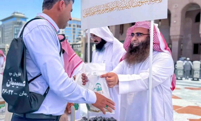 ضمن مبادرة “حفاوة”.. برنامج إثرائي لتقديم الإهداءات الدينية لضيوف الرحمن في المسجد النبوي