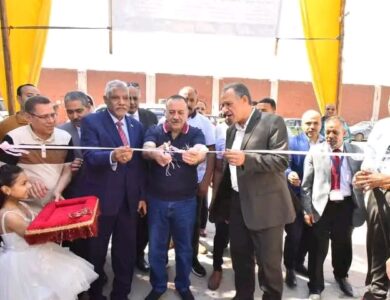محافظ أسيوط يفتتح معرض "اليوم الواحد" لتوفير السلع الأساسية بأسعار مخفضة بنسبة تصل إلى 30%