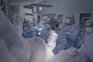 مدينة الملك عبدالله الطبية بمكة تُجري عملية قلب باستخدام الروبوت الجراحي بنجاح.. إنجاز طبي يُعزز ريادتها التخصصية
