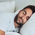 النوم الزائد خطر صامت على الدماغ... دراسة علمية تحذر