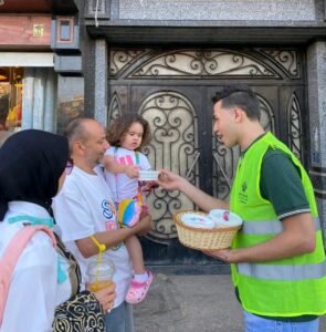 "التحالف الوطني بمحافظة الغربية يرسم فرحة العيد بتوزيع شنط غذائية وعيديات وهدايا للأطفال"