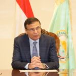وزير الزراعة يطمئن على حالة مسئول حماية الأراضي بسوهاج 