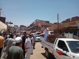 أسوان :إغلاق وتشميع نهائى لـ 10 محلات مخالفة بسور السكة الحديد 