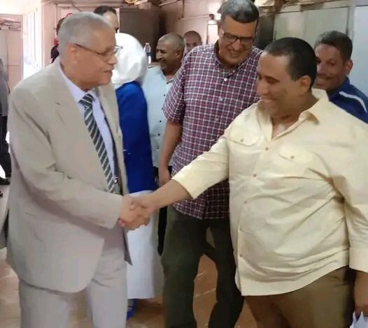 اارئيس التنفيذي لشركه مطاحن مصر العليا يقدم التهنئه للعاملين بمقرالشركه بسوهاج