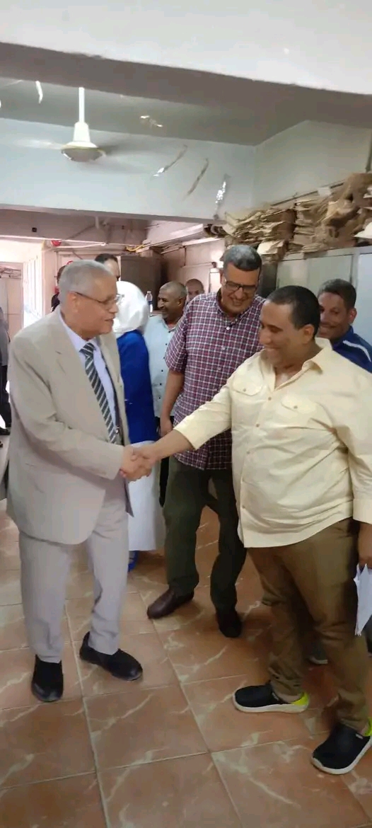اارئيس التنفيذي لشركه مطاحن مصر العليا يقدم التهنئه للعاملين بمقرالشركه بسوهاج