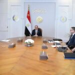 الرئيس السيسى يجتمع برئيس الوزراء وعدد من الوزراء والمسؤولين