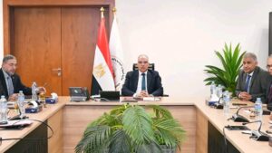  وزير الري يتابع حالة
- توفير الاحتياجات المائية بالمحافظات