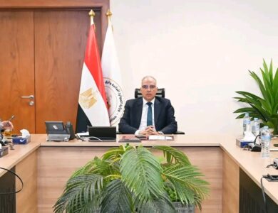  وزير الري يتابع حالة - توفير الاحتياجات المائية بالمحافظات