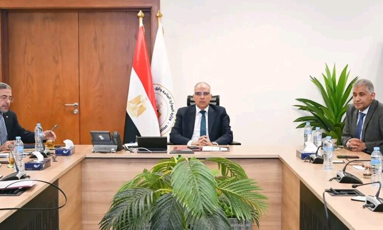 وزير الري يتابع حالة - توفير الاحتياجات المائية بالمحافظات
