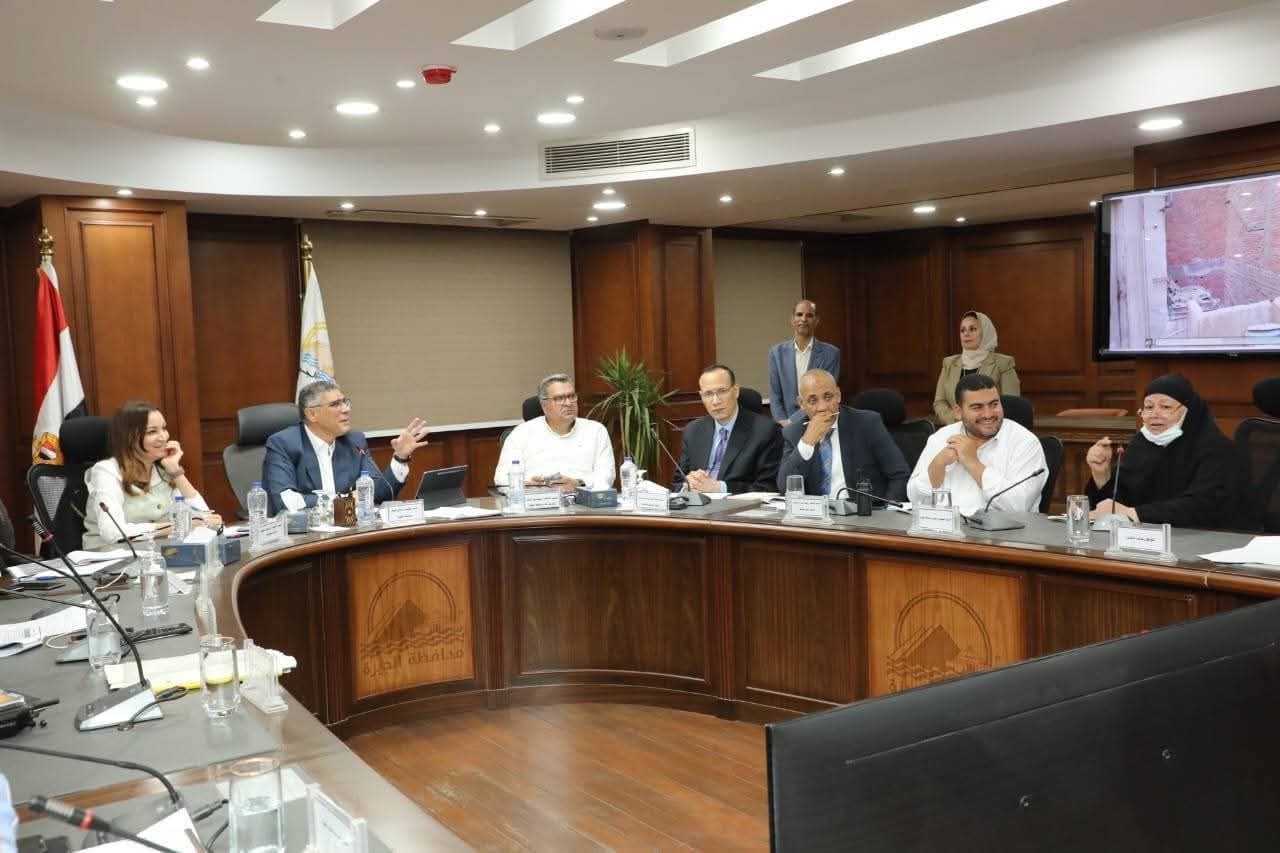 محافظ الجيزة يعقد اللقاء الأسبوعي لبحث شكاوى المواطنين