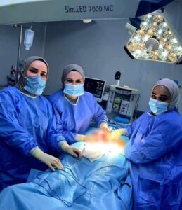 تدريسية في كلية طب المستنصرية تنجح في اجراء عملية لرفع كيس مبيضي معقّد لمريضة في مستشفى اليرموك التعليمي